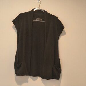 100% Cashmere  sleeveless open cardigan  Ideal for all seasons size S